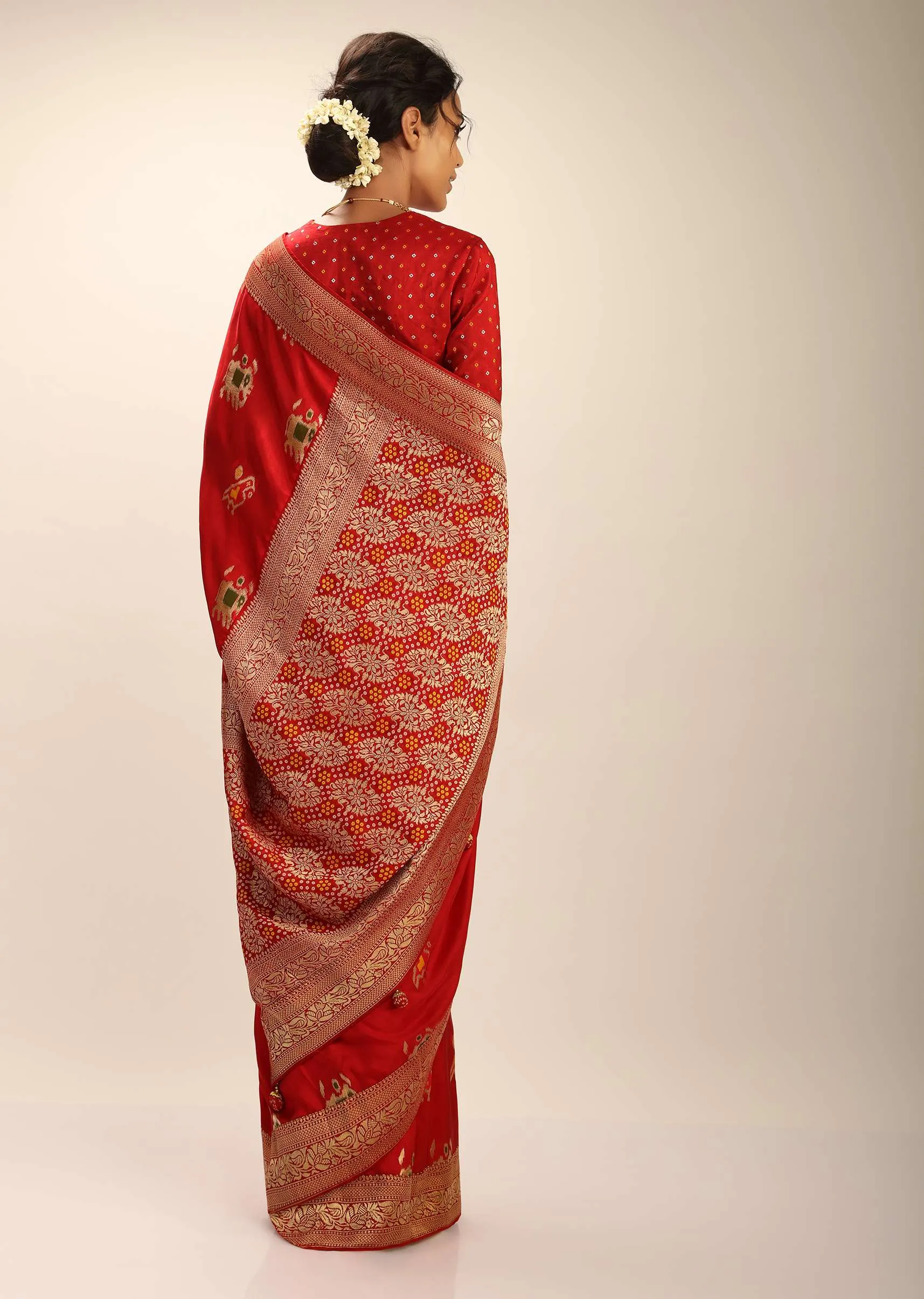 Apple Red Saree In Silk With Elephant And Bird Motifs And Brocade Bandhani Pallu And Border Along With Unstitched Blouse