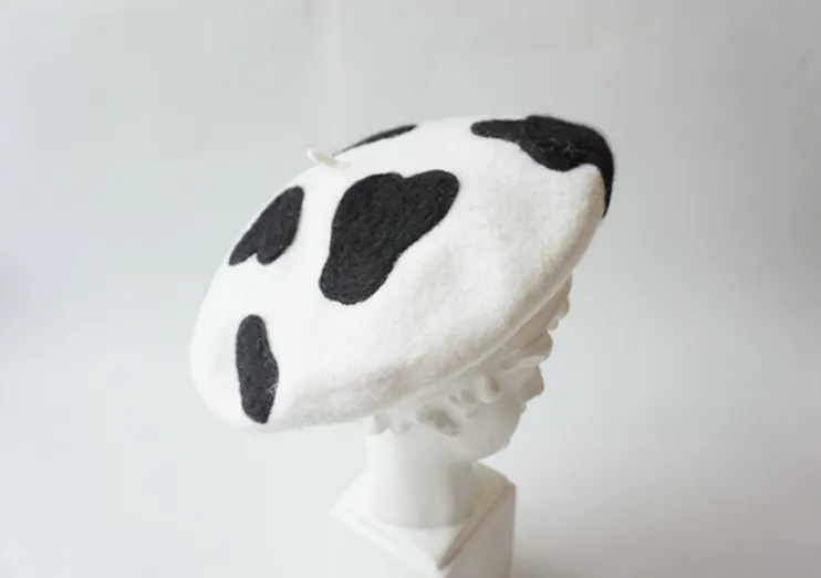 Black and white wool beret   KF82330
