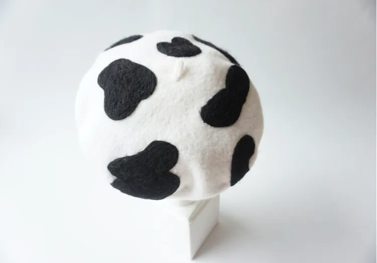 Black and white wool beret   KF82330